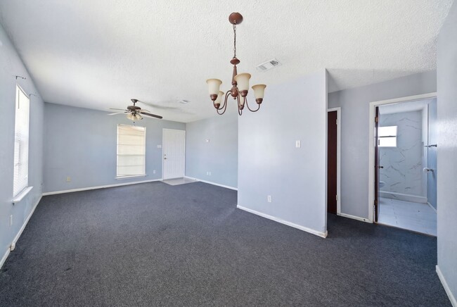 Building Photo - 406 E 34th St