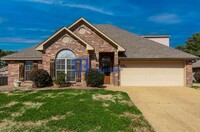 Building Photo - 4 Bed/2 Bath Home in Ashbrooke