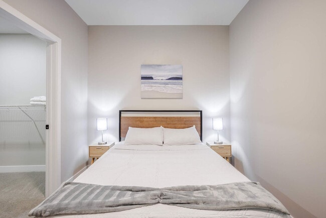 Building Photo - 205 W 4th St