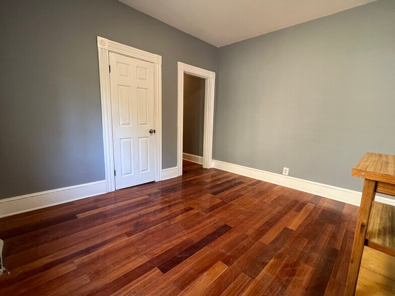 Building Photo - 24 Rossmore St