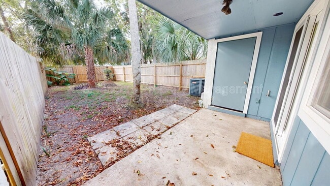 Building Photo - 1250 Bayshore Dr N