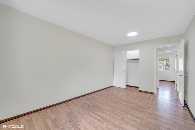 Building Photo - 1405 Merrimac Ln N