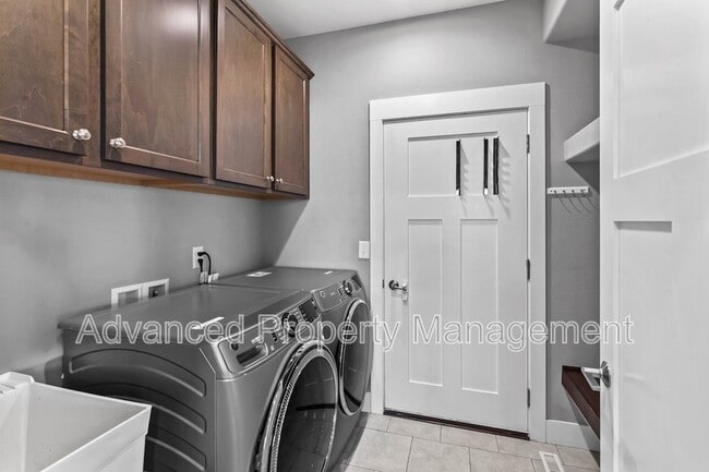 Building Photo - 1520 Foxwood Pass