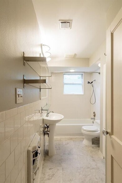 bathroom - 1212 Milford St