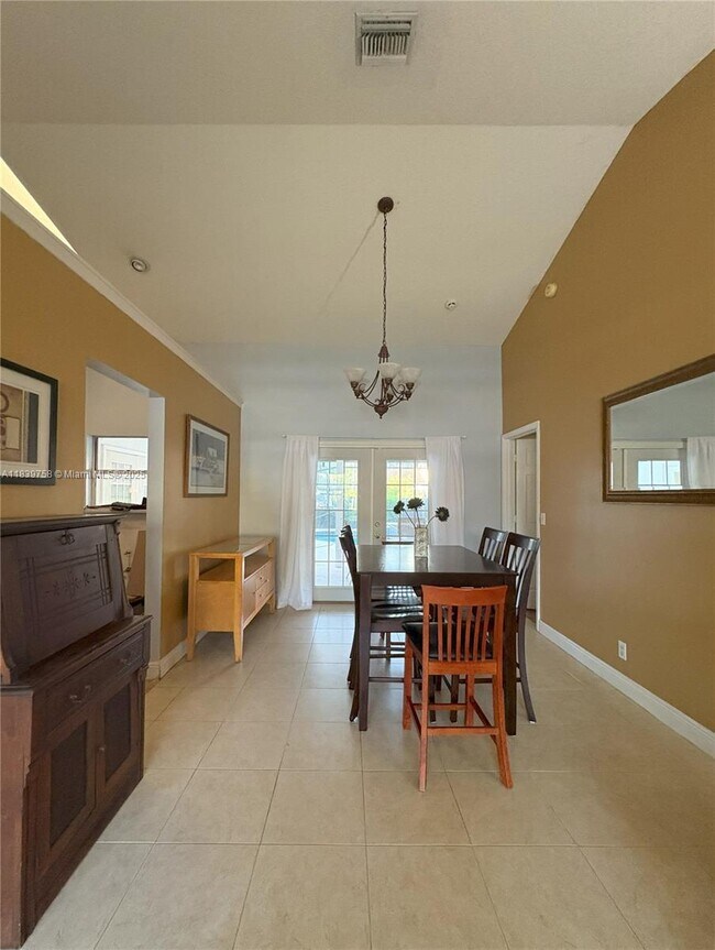 Building Photo - 730 Daffodil Dr