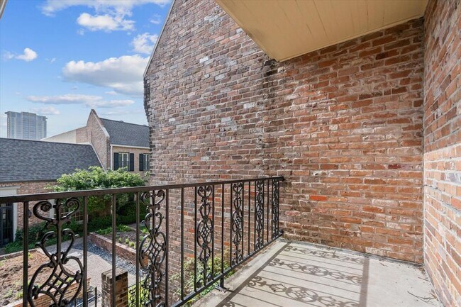 Building Photo - 4948 Post Oak Timber Dr