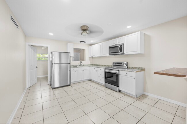 Building Photo - 1400 Binney Dr