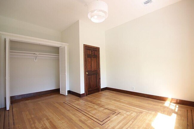 Building Photo - 126 Washington St