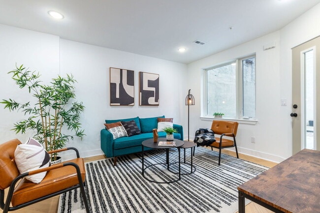 Building Photo - 609 S Orianna St