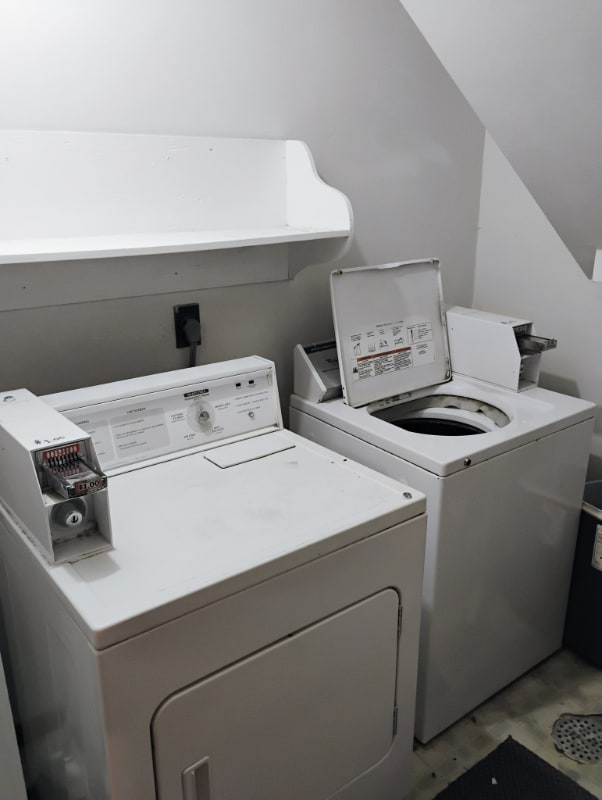 Building Photo - 4766 Wolverton Ln