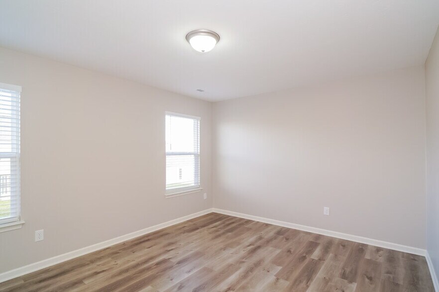 Building Photo - 8024 Bach Dr