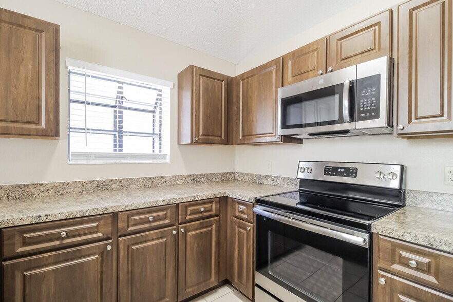 Building Photo - 164 Lakebreeze Cir