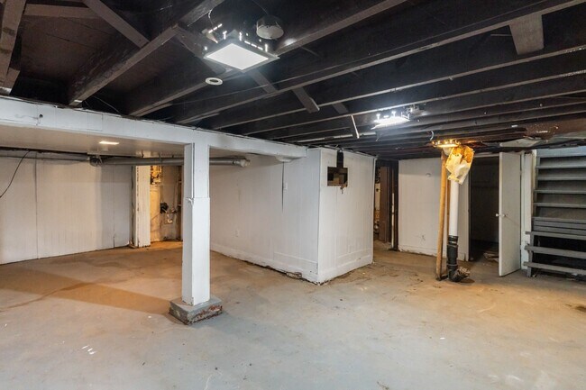 Building Photo - 8212 Toddy Ave