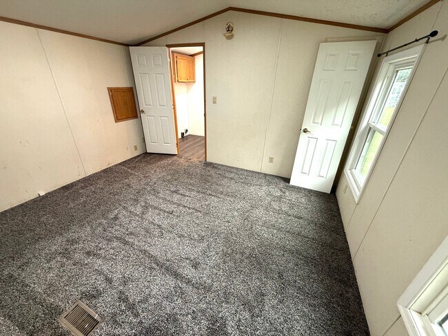 Building Photo - 93 Shady Ln