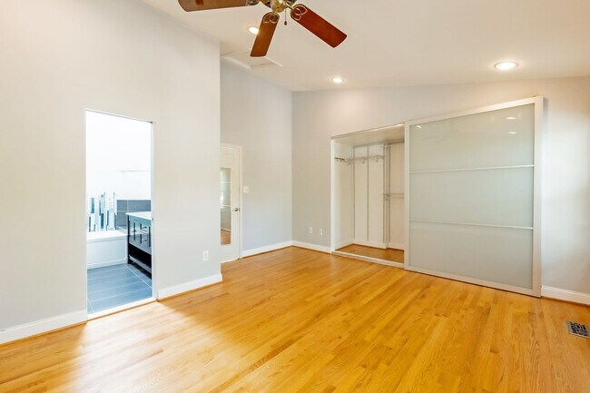 Building Photo - Great 3br 2.5 Bath Townhome in Rockville MD