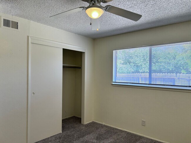 Building Photo - 3125-3127 Cottage Park Avenue