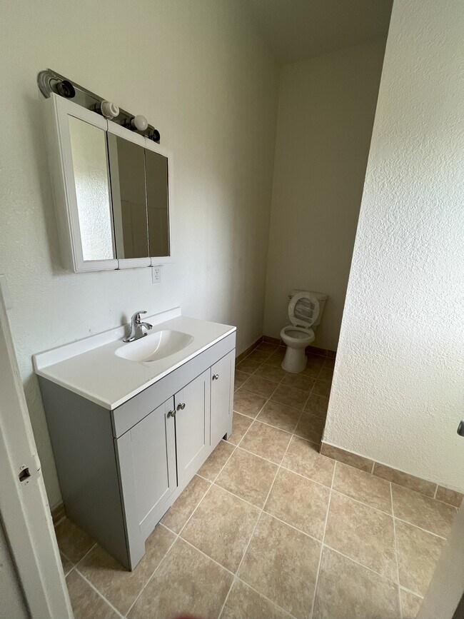 Building Photo - 224 B St