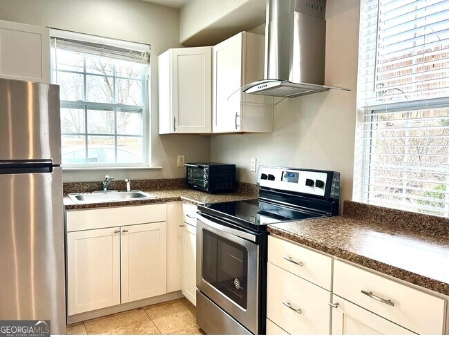 Building Photo - 4236 E Cherokee Dr