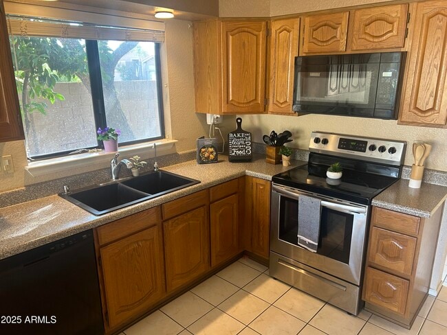 Building Photo - 15845 N 50th St