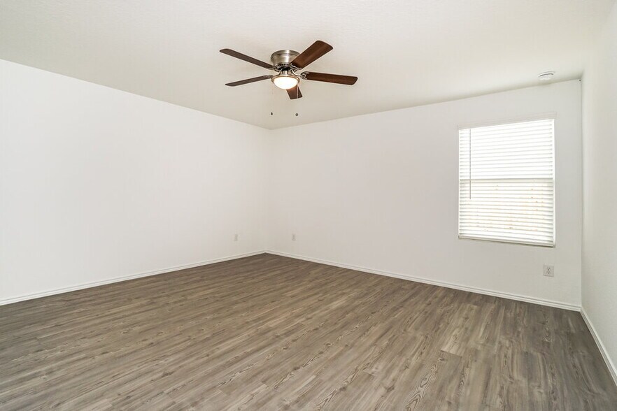 Building Photo - 14707 Greenfield Ml