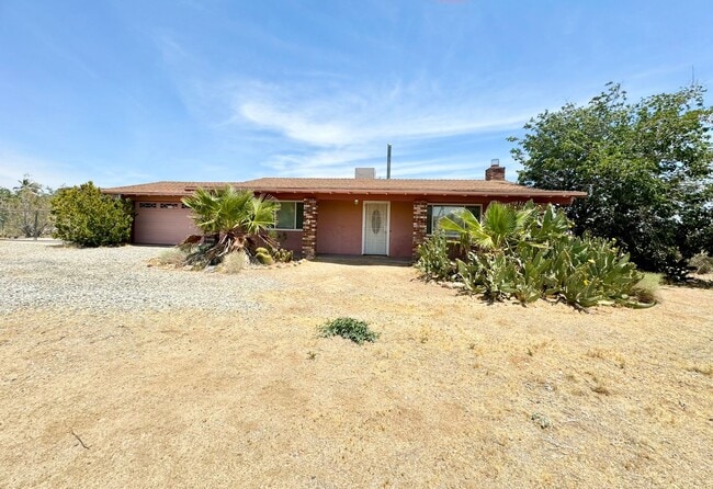 Building Photo - Come soon! 2 Bedroom home