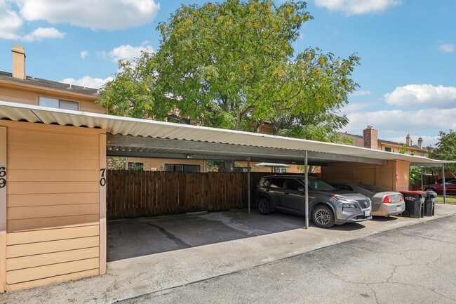 Building Photo - 7700 Creekbend Dr