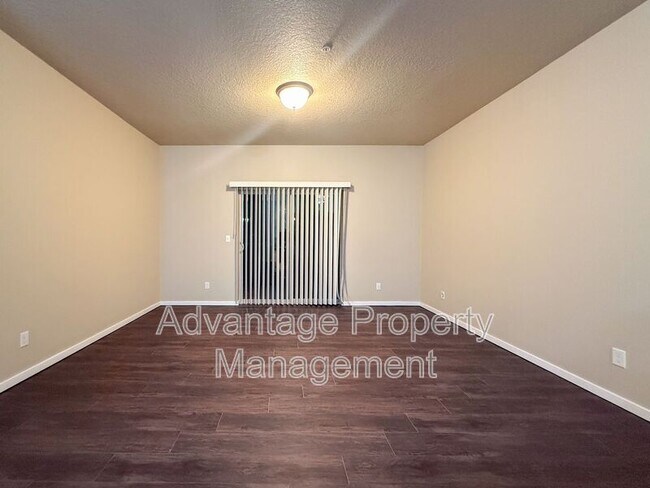 Building Photo - 523 Catron St N