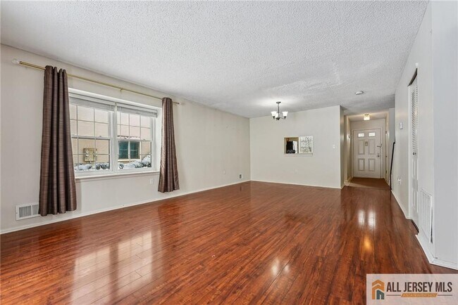 Building Photo - 8 Marsh Ct