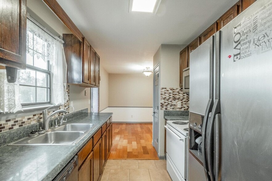 Building Photo - 705 State Line Rd