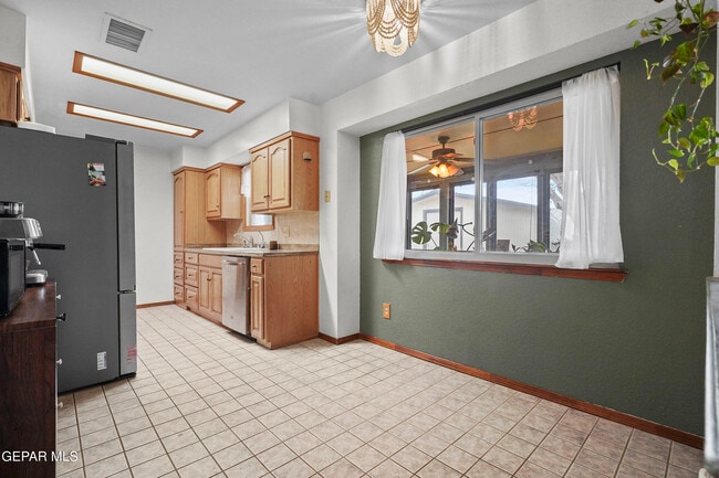 Building Photo - 5660 Longview Dr