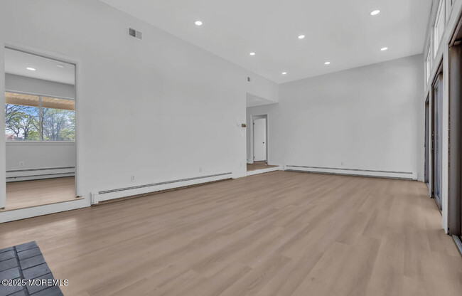 Building Photo - 1034 Zircon Dr