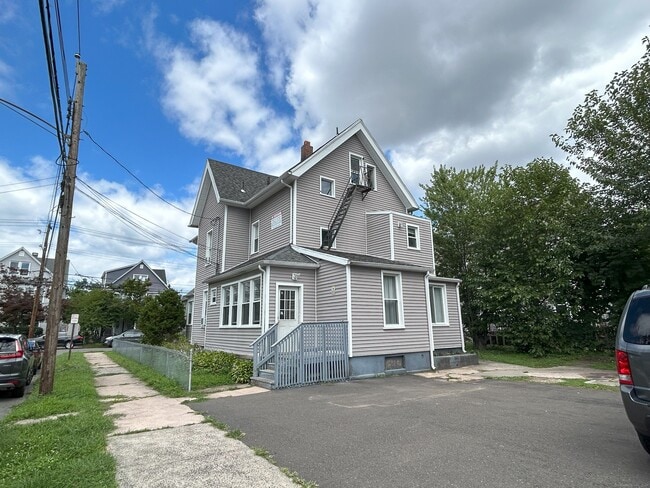Building Photo - 214 Blohm St