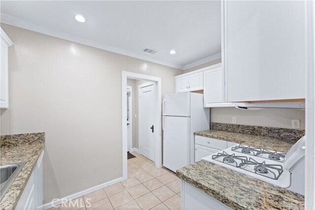 Building Photo - 219 N Center St