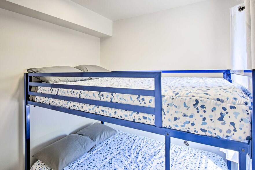 Building Photo - 134 1st Ct