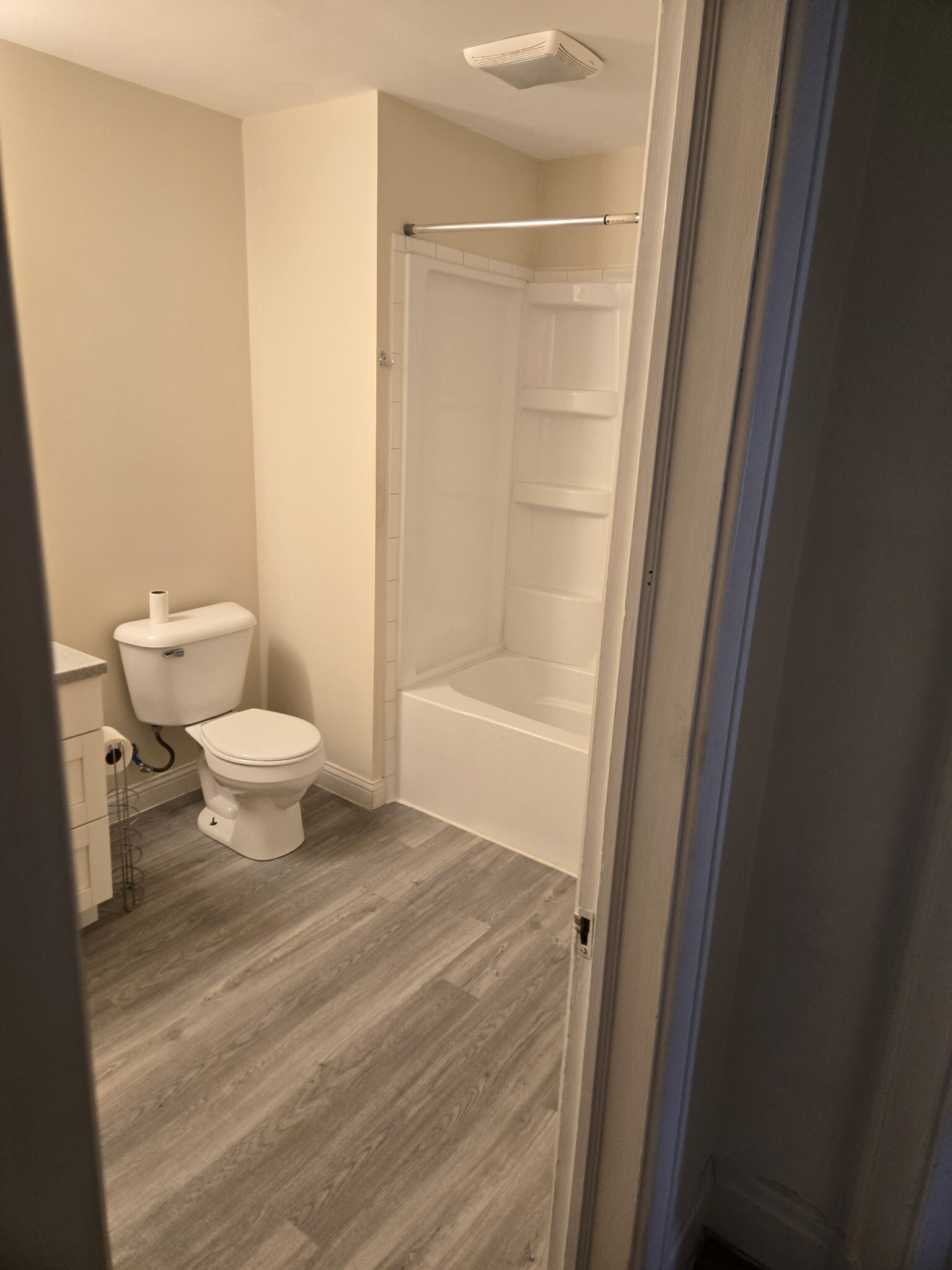 Full Bath - 331 N North St