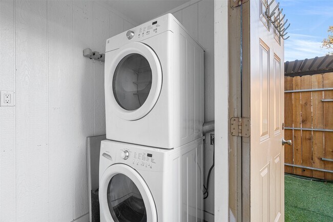 Building Photo - 14707 Barryknoll Ln