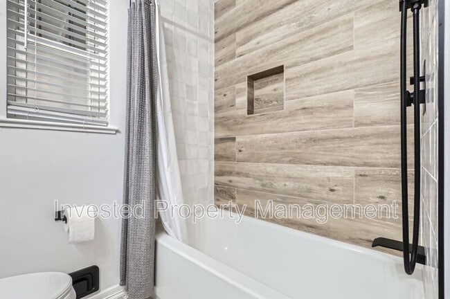 Building Photo - 3267 Ivanhoe St