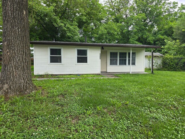 Primary Photo - Super Nice 3BD/1BA Home section 8 Welcomed