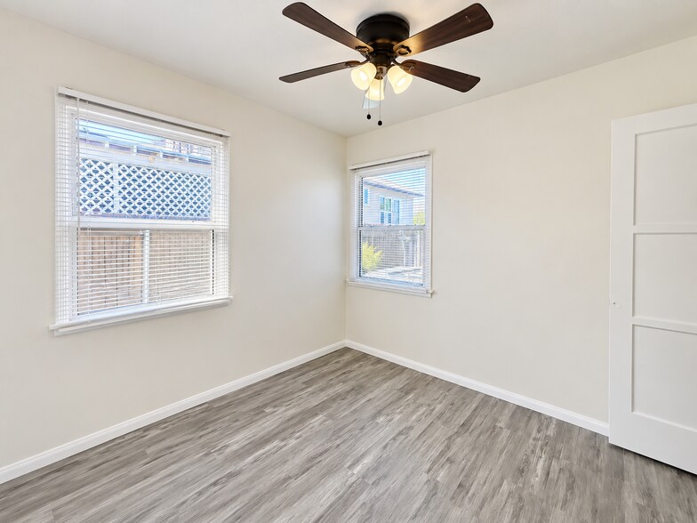 Building Photo - 528 N Rosemary Ln