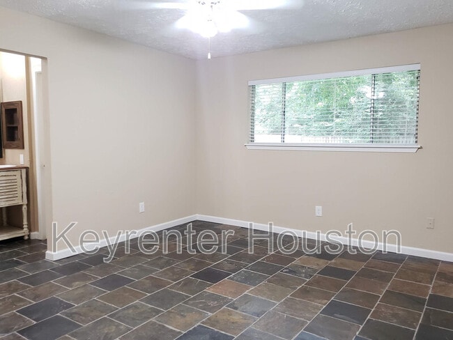 Building Photo - 23419 Verngate Dr