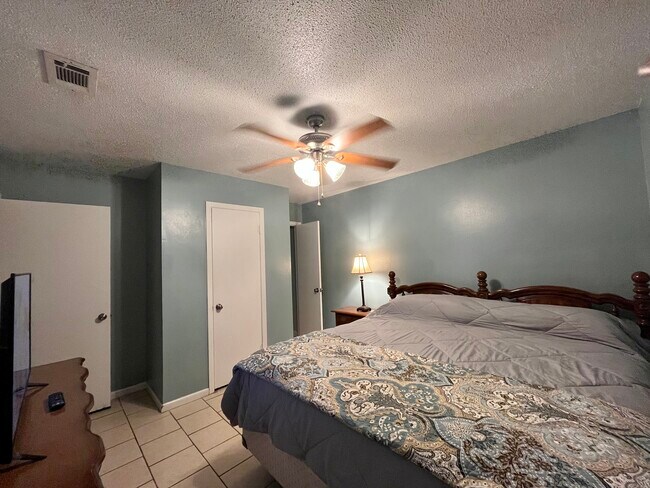 Master - 125 4 O'Clock Ln
