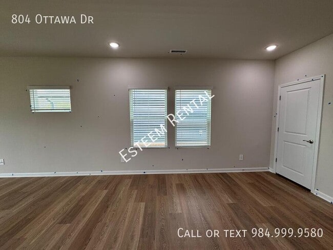 Building Photo - 804 Ottawa Dr