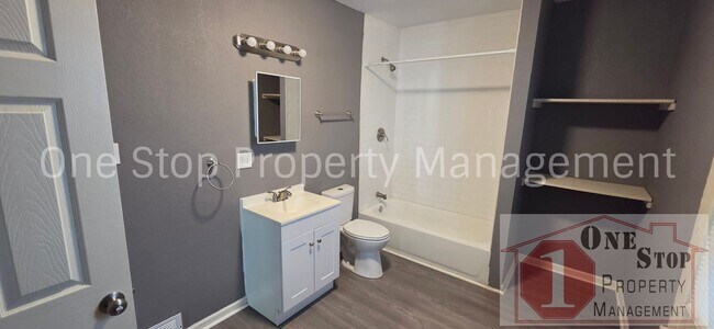 Building Photo - Spacious 2-Bedroom, 2-Bath In Kansas City!!