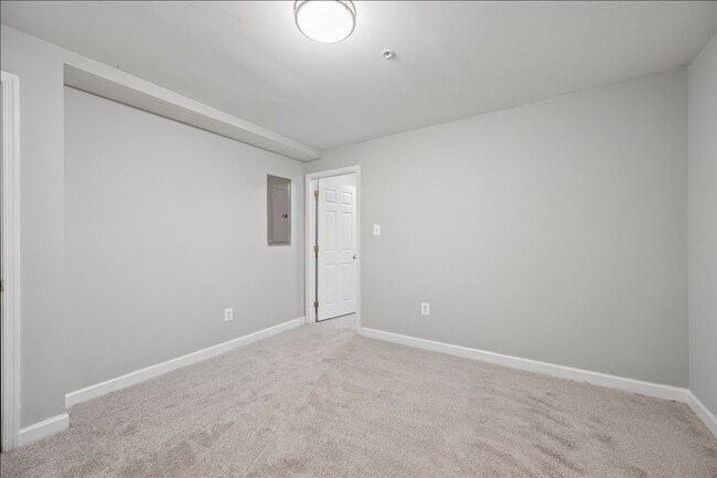 Building Photo - 1004 Collindale Ave