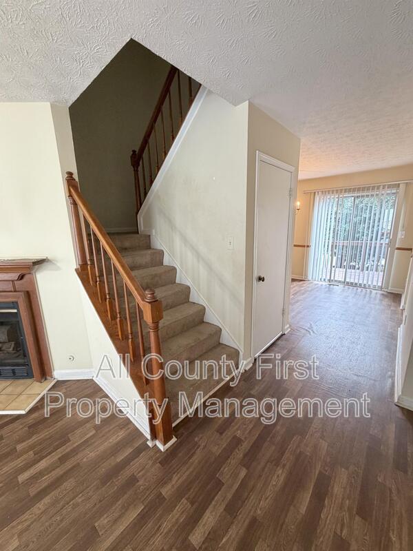 Building Photo - 1183 Red Oak Cove