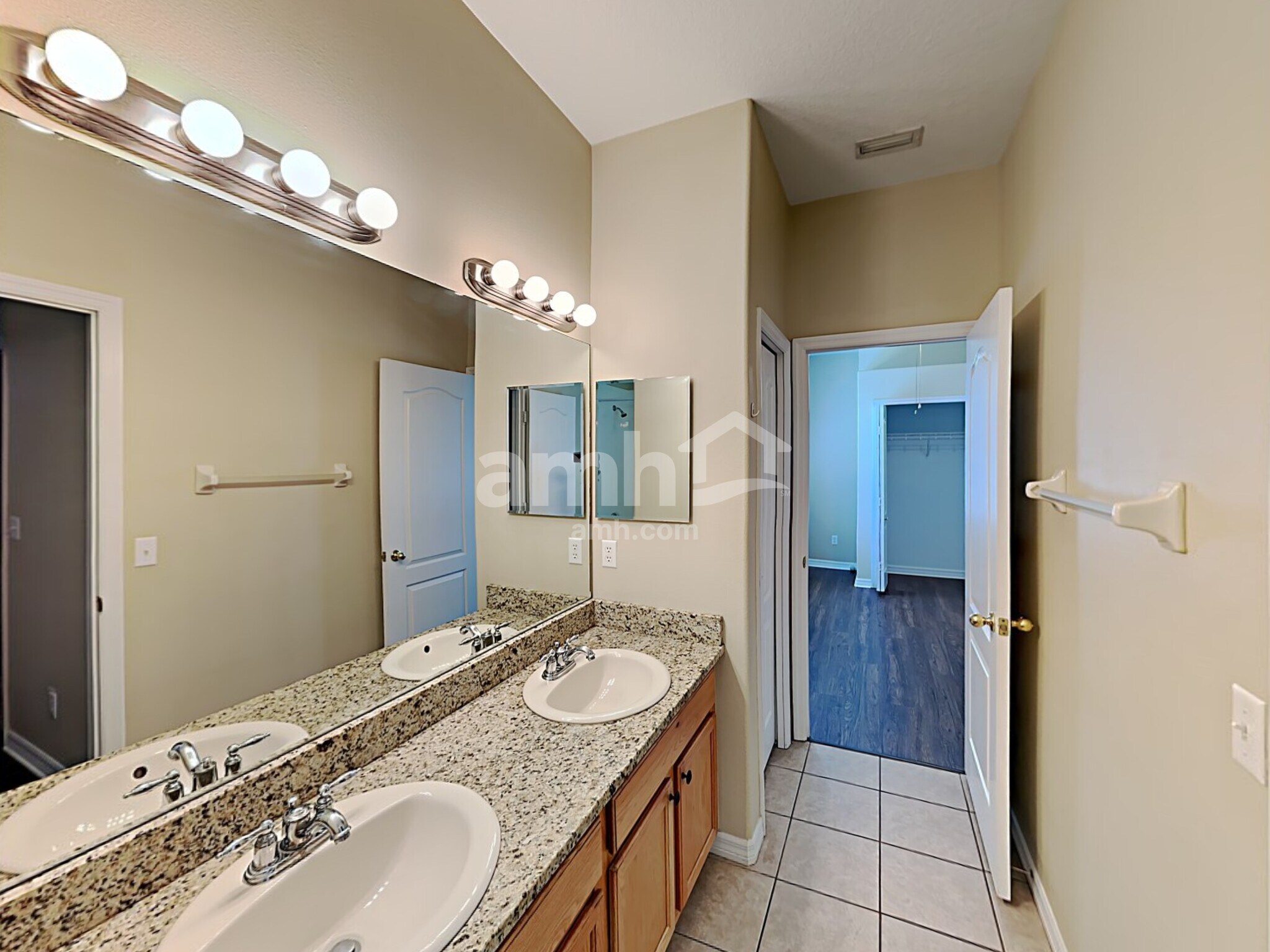 Building Photo - 3106 43rd Ave E