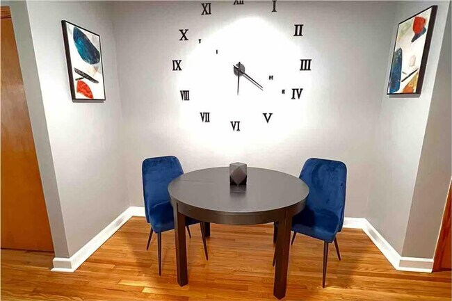 Building Photo - 7047 Hampton Ave