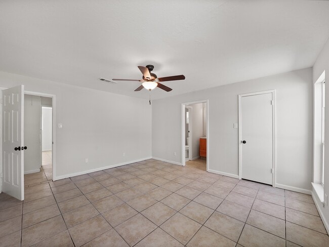 Building Photo - 6214 Skyview Dr