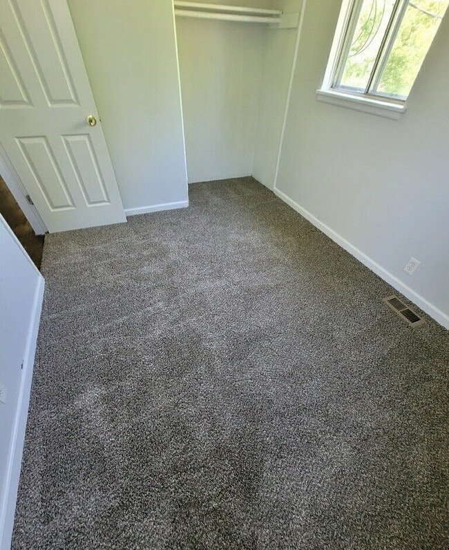 Building Photo - Property in Mt Morris (Section 8 ready)