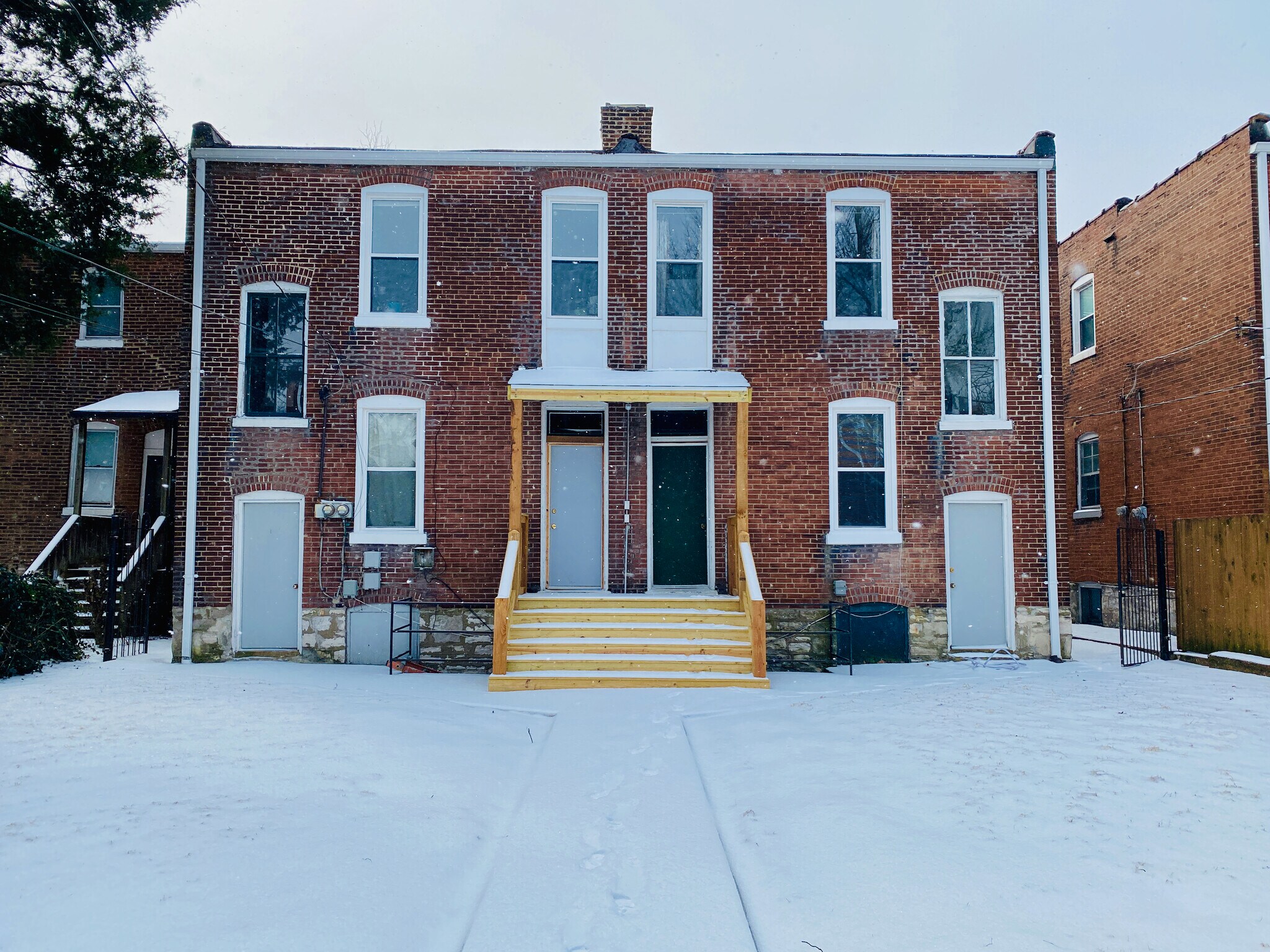 Building Photo - 2925 Victor St